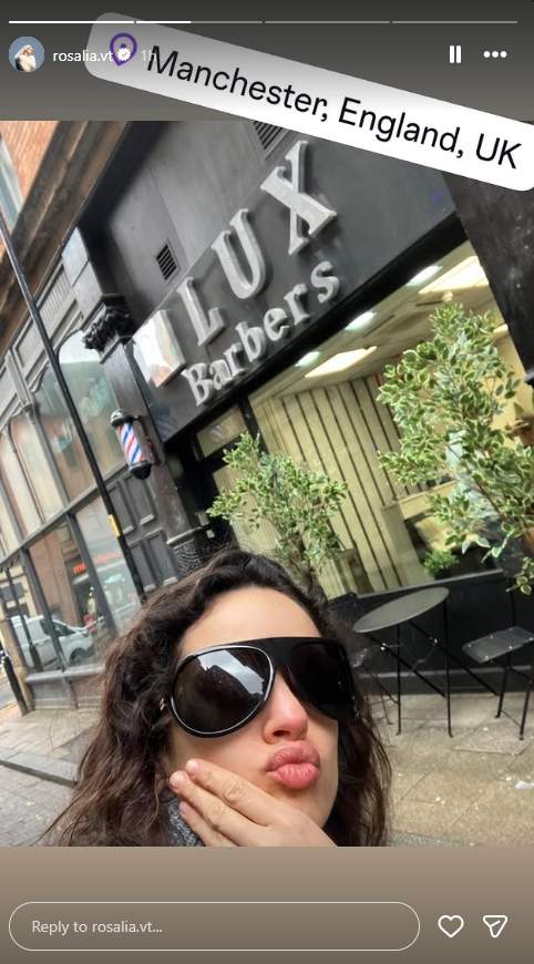 Rosalía se encuentra una barbería que se llama Lux Instagram Rosalía se encuentra una barbería que se llama Lux Instagram