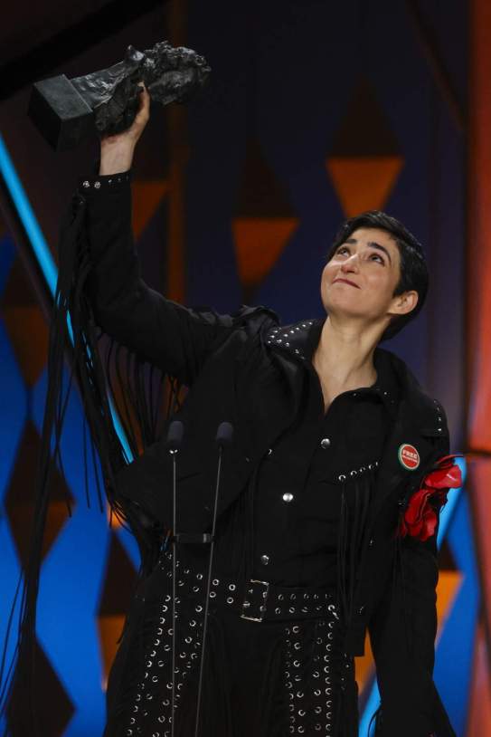 Alba Flores con el Goya a mejor canción por 'Flores para Antonio'   GTres