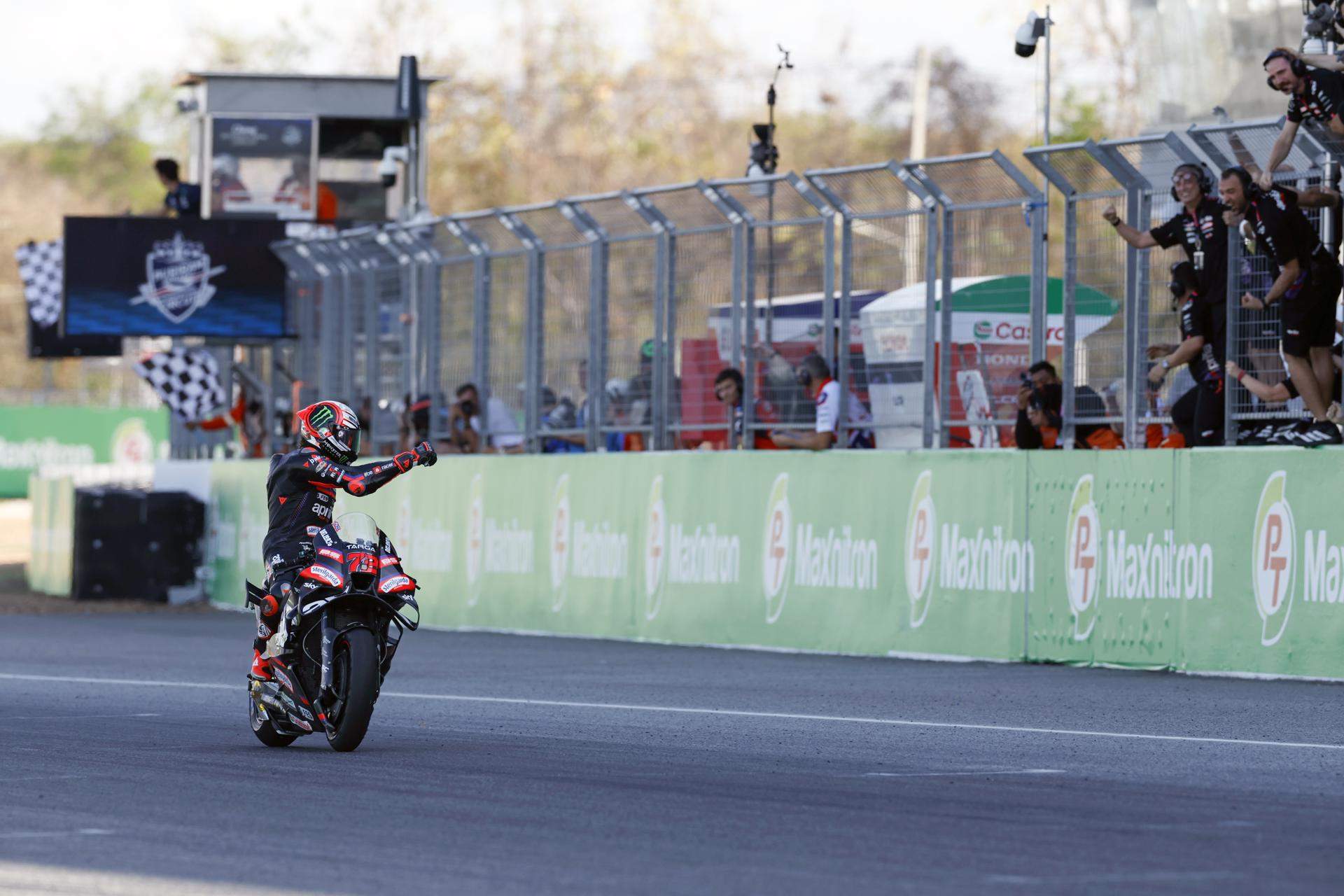 Bezzecchi domina con mano de hierro un GP de Tailandia fatídico para los hermanos Márquez