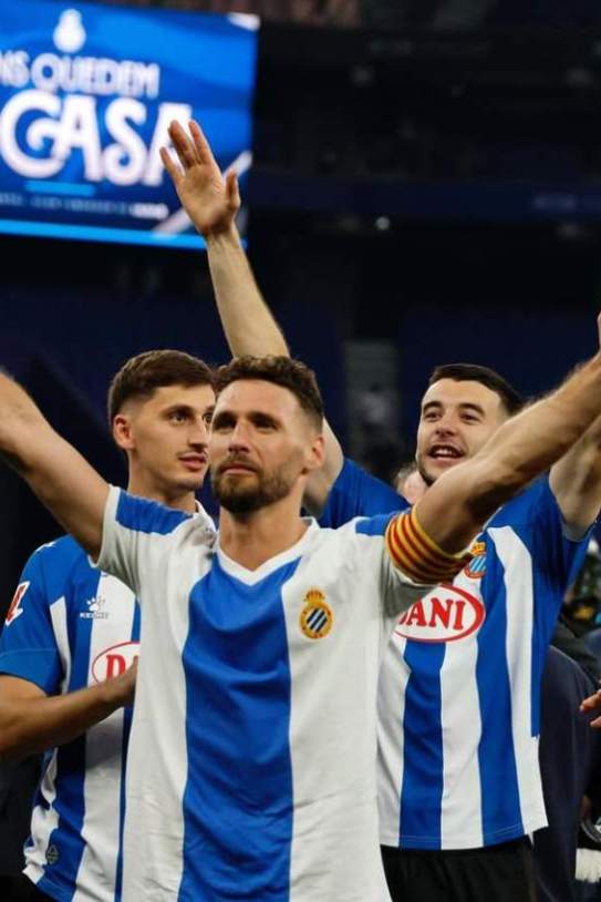 Sergi Gómez, amb la samarreta de l'Espanyol, amb Joan Garcia al darrere IG Sergi Gómez, amb la samarreta de l'Espanyol, amb Joan Garcia al darrere IG