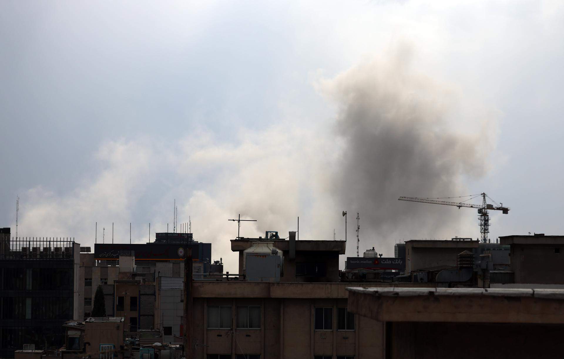 fum després d’un atac aeri a Teheran Efe