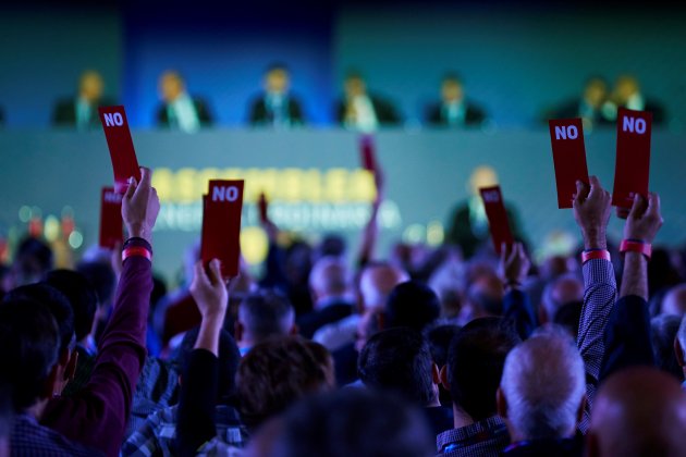 Barça assemblea vots vermells   EFE