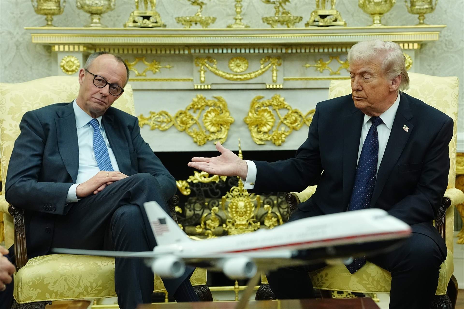 Trump rompe las relaciones comerciales con España y amenaza Sánchez con un embargo