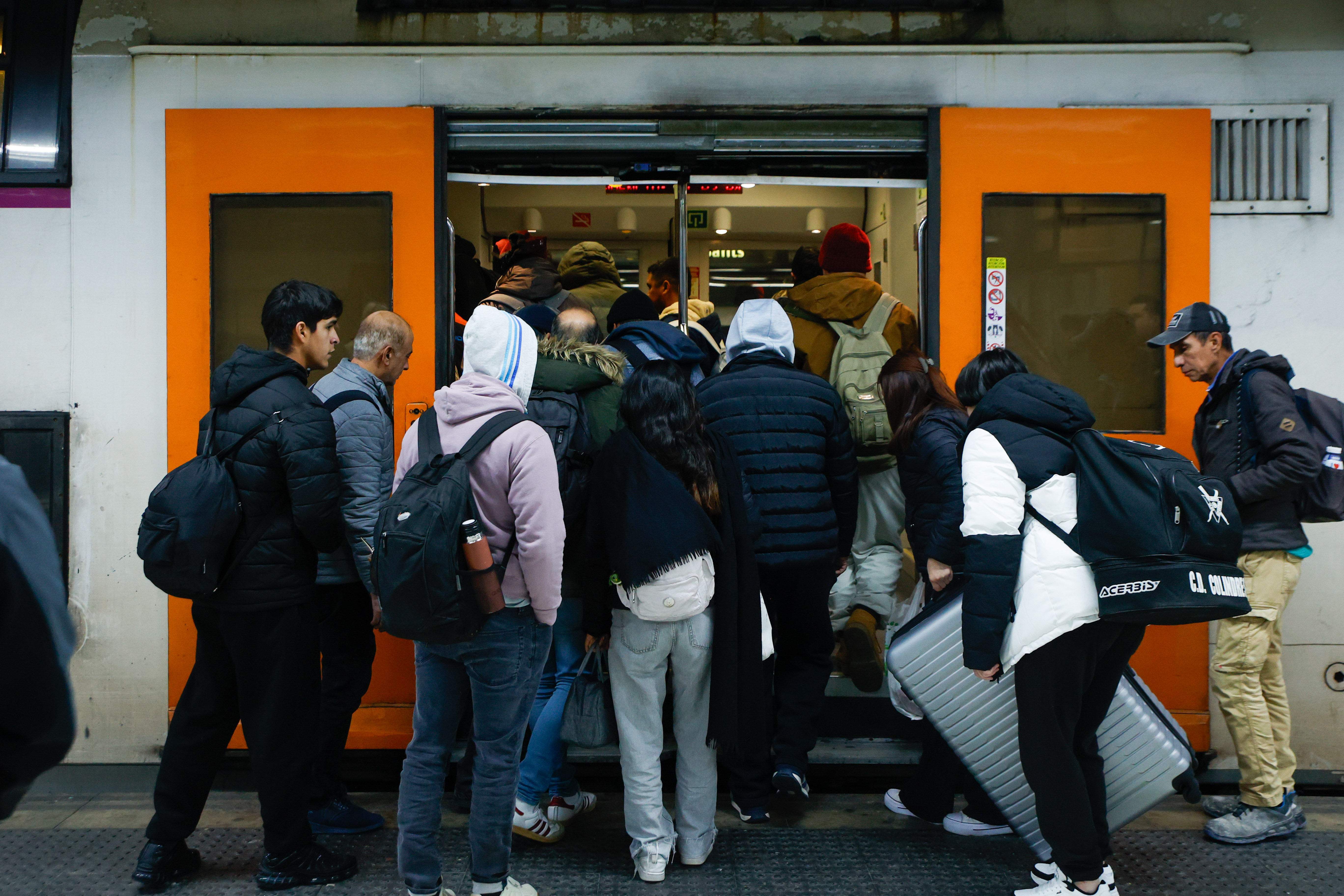 S’acaba la gratuïtat a Rodalies entre crítiques dels usuaris: com queden els preus dels abonaments?