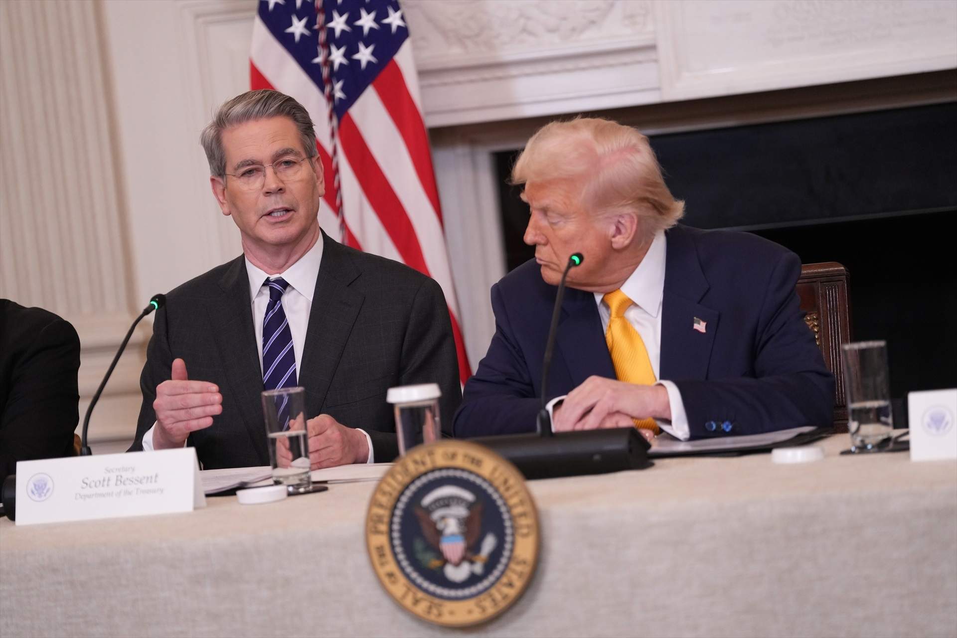 El gabinete de Trump vuelve a la carga contra Sánchez por Irán: "Pone en riesgo vidas estadounidenses"