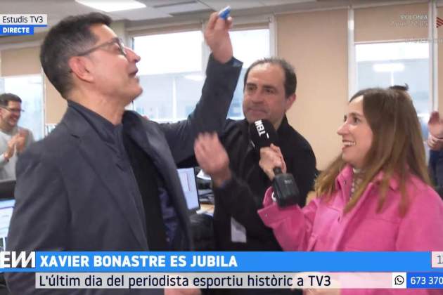 Xavier Bonastre, amb el xiulet de relleu del Quique López Vilalta 3Cat