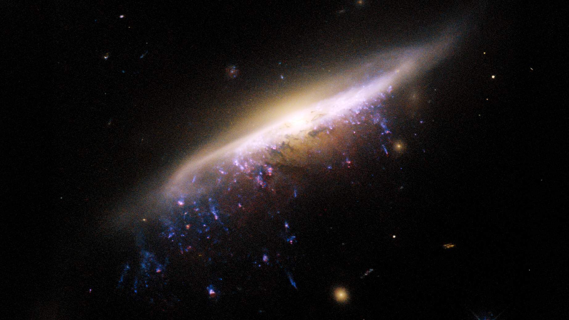 Así es la perturbadora nueva galaxia con tentáculos descubierta por el telescopio James Webb