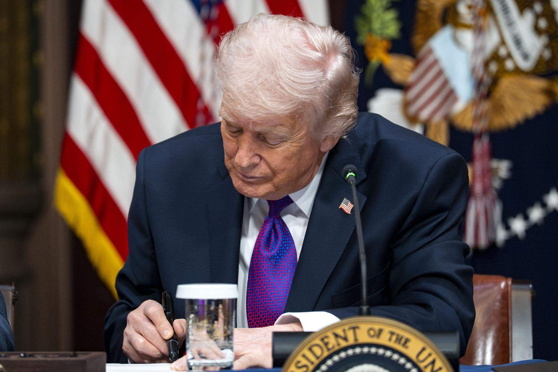 Trump vuelve al ataque contra España, "país perdedor" y "muy hostil" con la OTAN