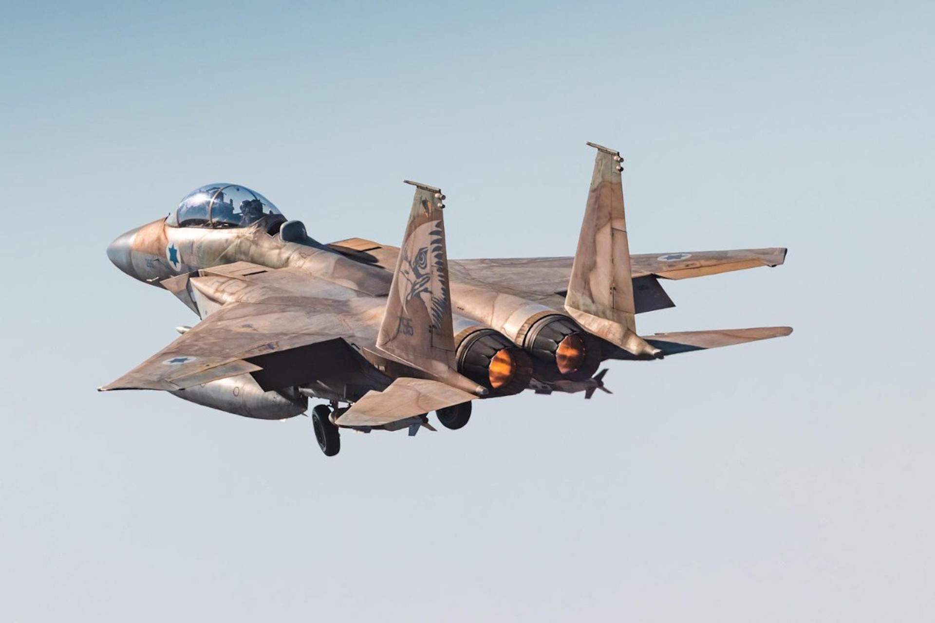 Israel anuncia la destrucción de un "búnker subterráneo" de Jamenei en un ataque con 50 aviones