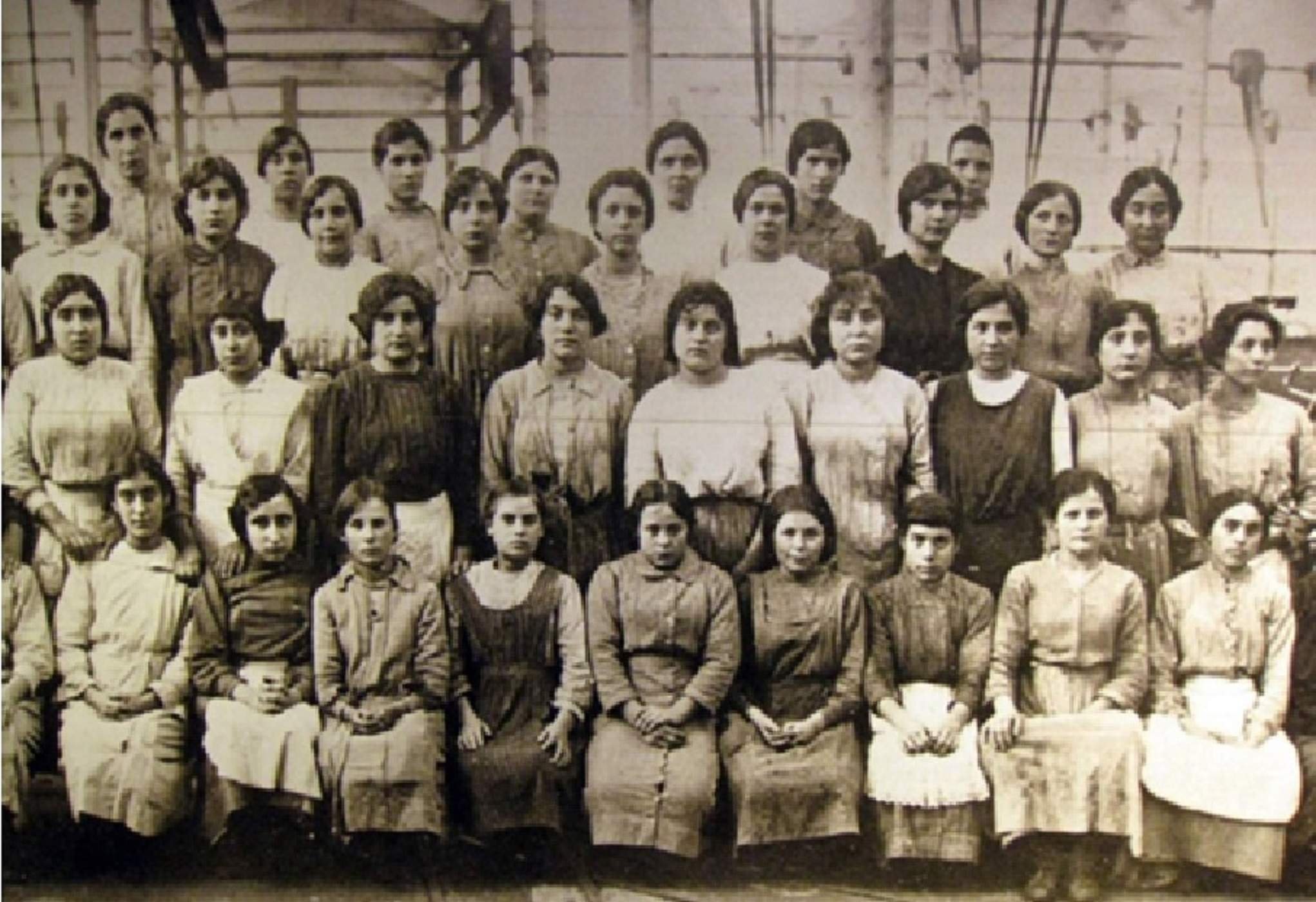 Grupo de obreras catalanas (finales del siglo XIX). Fuente Archivo Histórico de Barcelona
