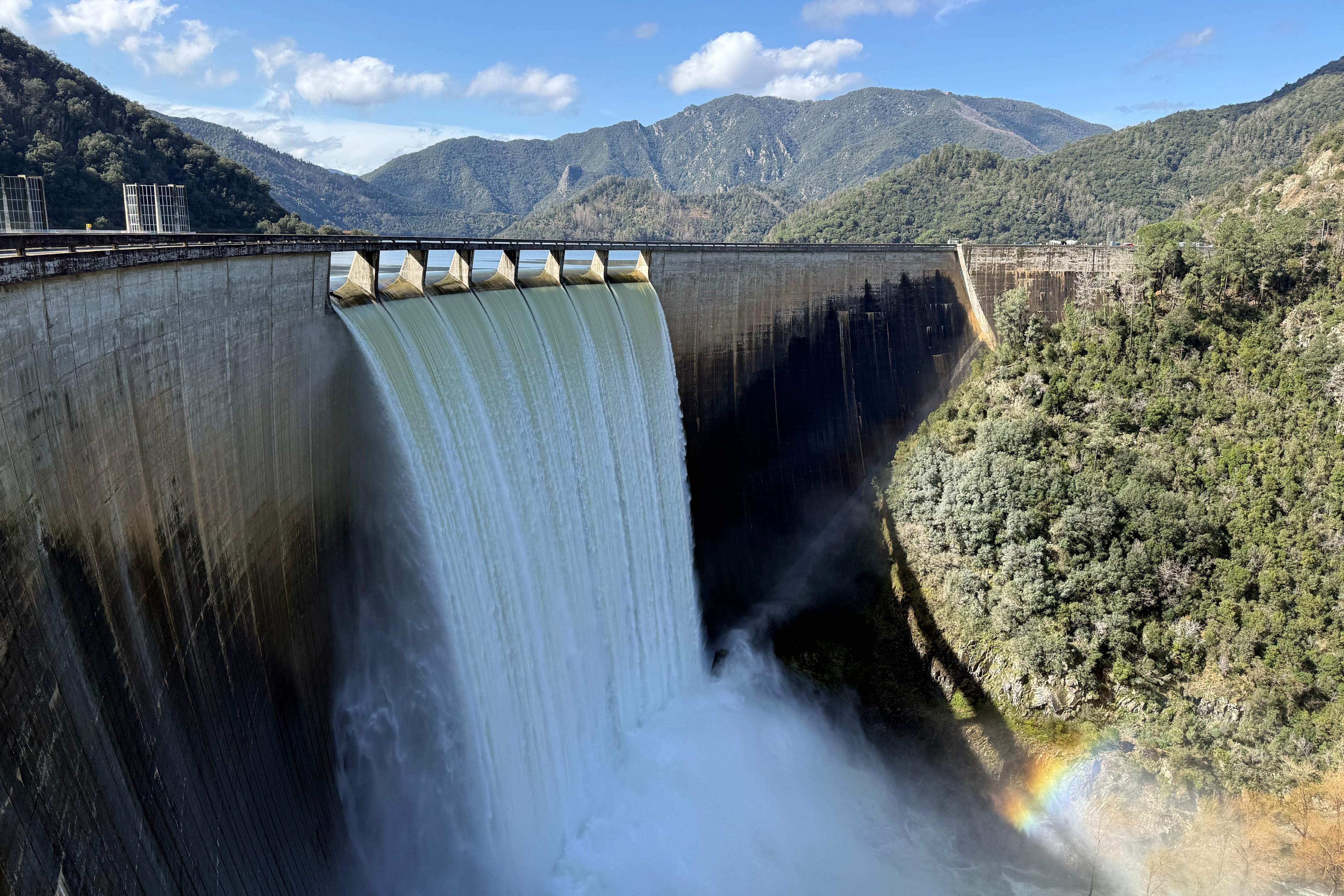 Els embassaments de Catalunya, al límit: Susqueda torna a vessar vuit anys després