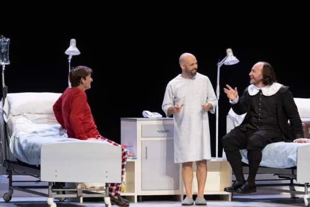 Albert Pla y Peyu en el escenario del Coliseum con 'Hamlet' Albert Pla y Peyu en el escenario del Coliseum con 'Hamlet'