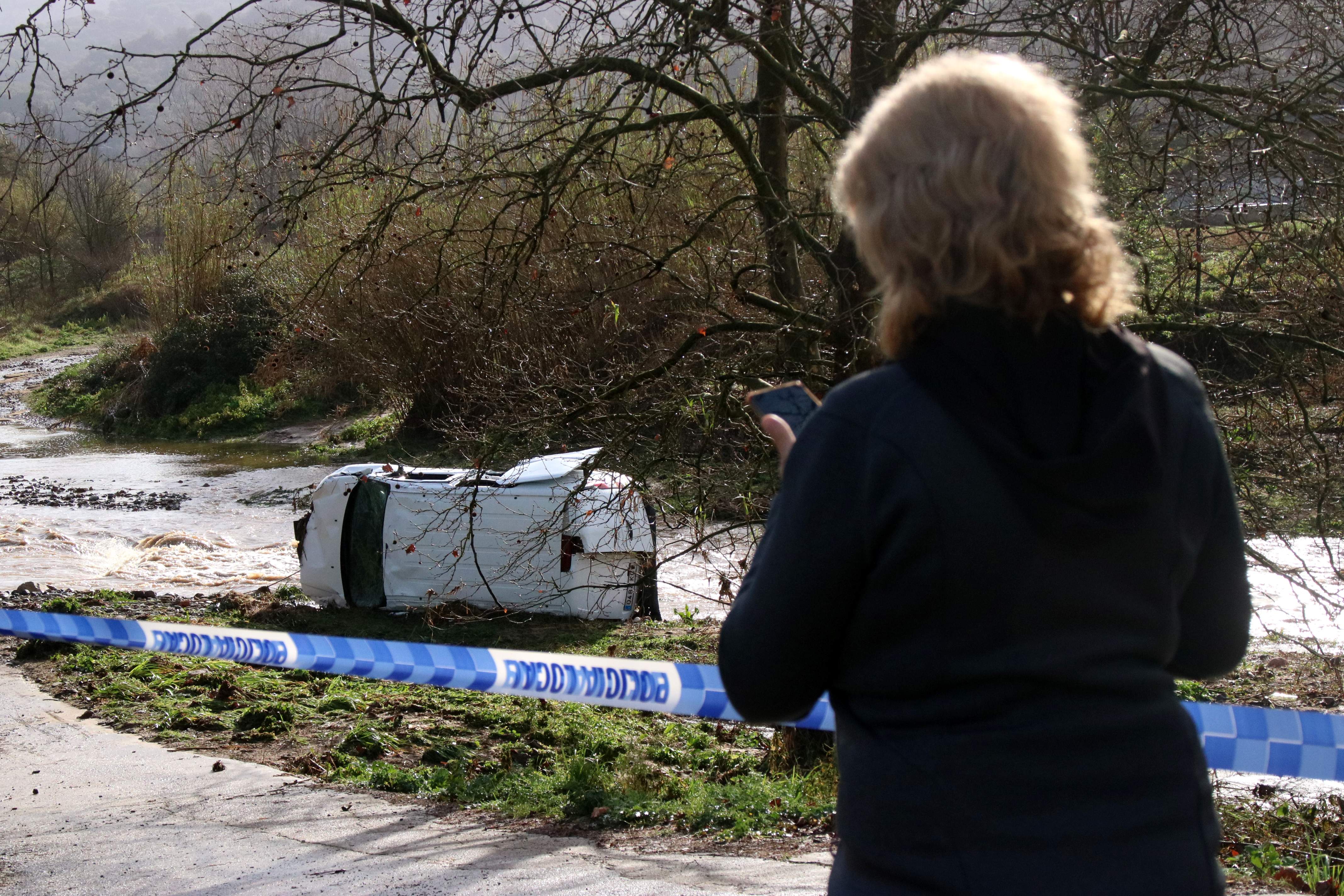 Localizado el cuerpo sin vida del conductor de la furgoneta arrastrada por la riera en Llinars del Vallès