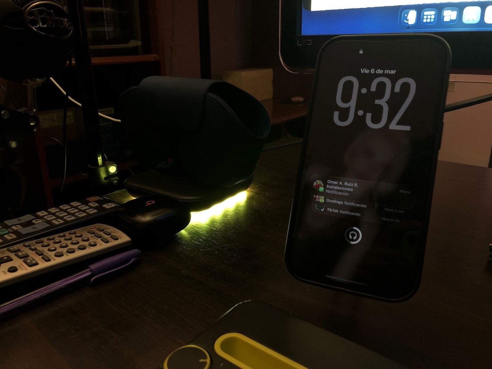 Potser no t'hagis adonat, però iOS 26 ha millorat la pantalla sempre activa de l'iPhone d'aquesta manera