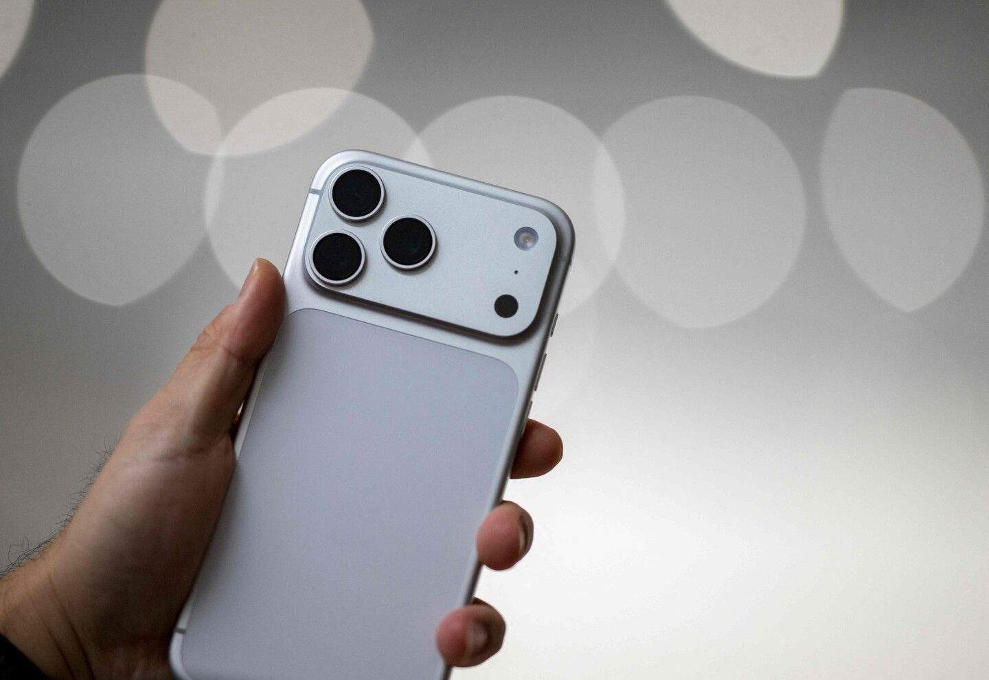 Paradójicamente, al iPhone le podría venir bien la crisis de los chips de memoria