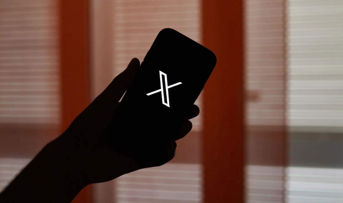 Apple deixa d'anunciar-se a X per culpa d'Elon Musk