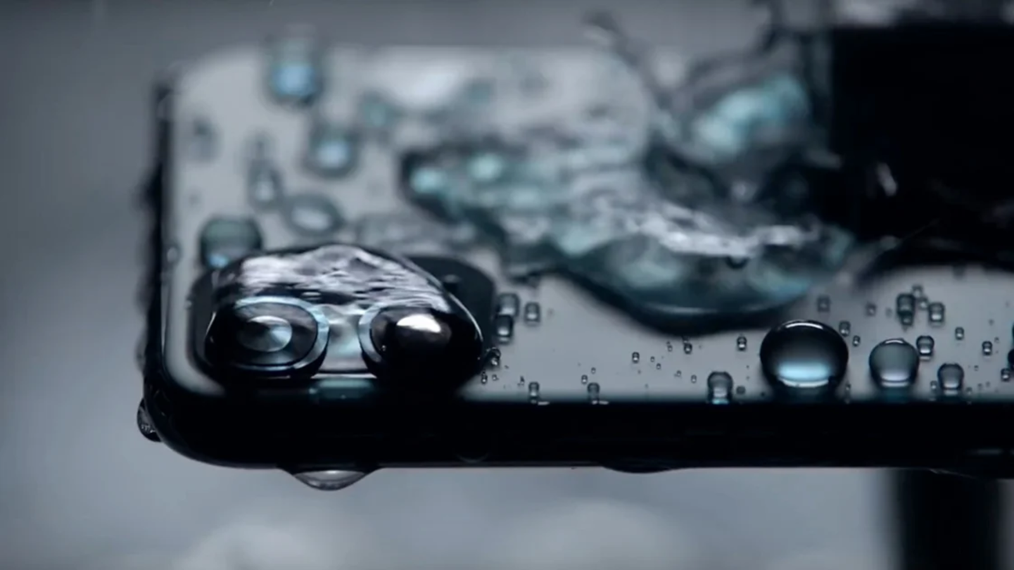 El nou invent d'Apple per usar l'iPhone sota l'aigua