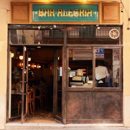 Bar Alegria: el peor bar de Gràcia, donde nunca deberías poner los pies