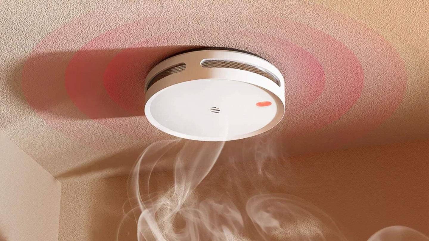 Los bomberos lo tienen claro: todas las casas deberían tener un detector de humos y esta opción conectada a tu smartphone es perfecta
