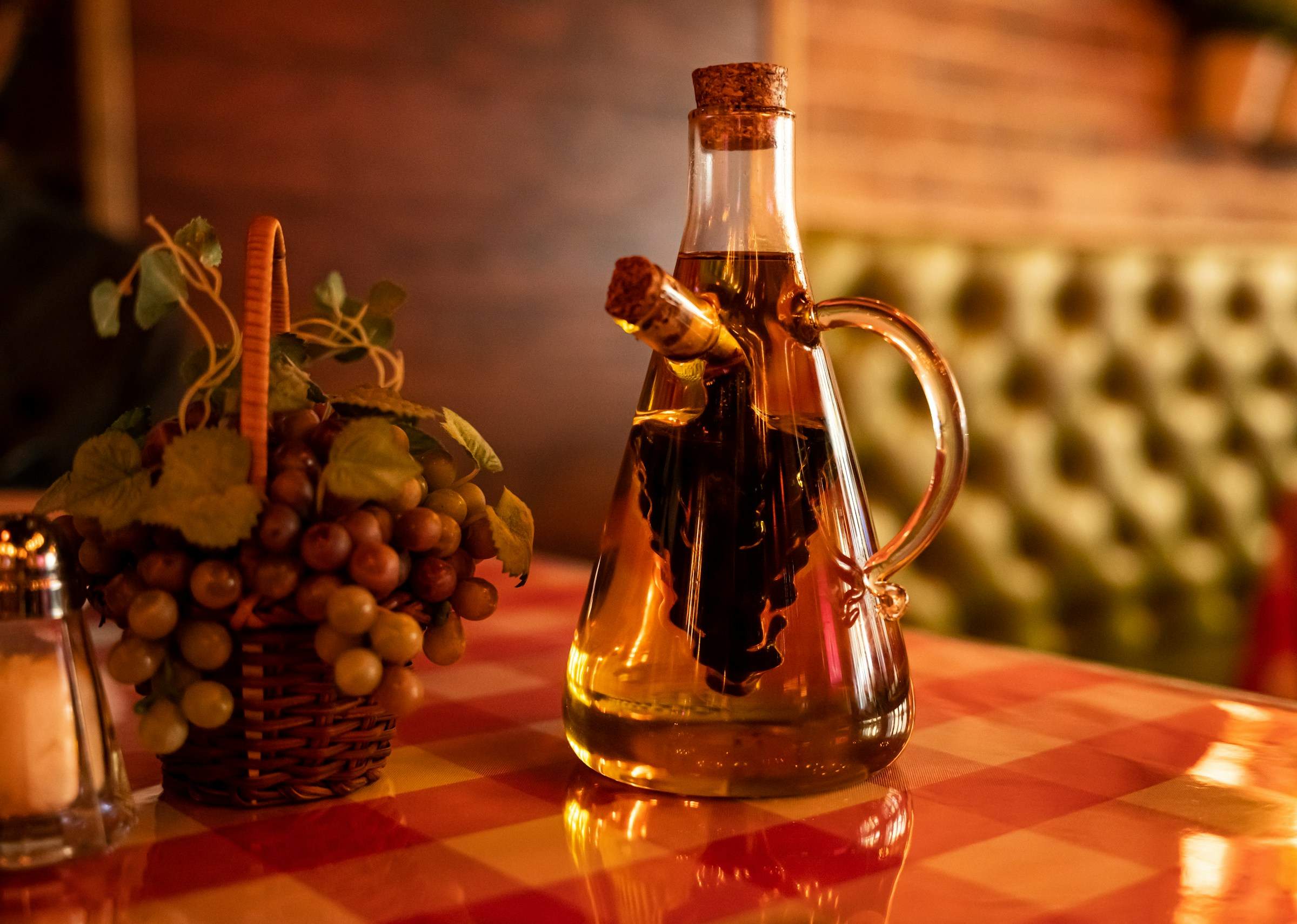La manera en la que el aceite se lleva a la mesa dice mucho más de lo que piensas sobre un restaurante