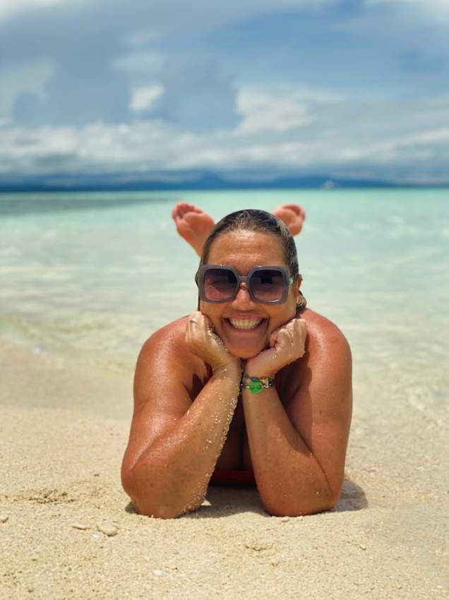 Mayka Navarro en una playa paradisíaca, Instagram