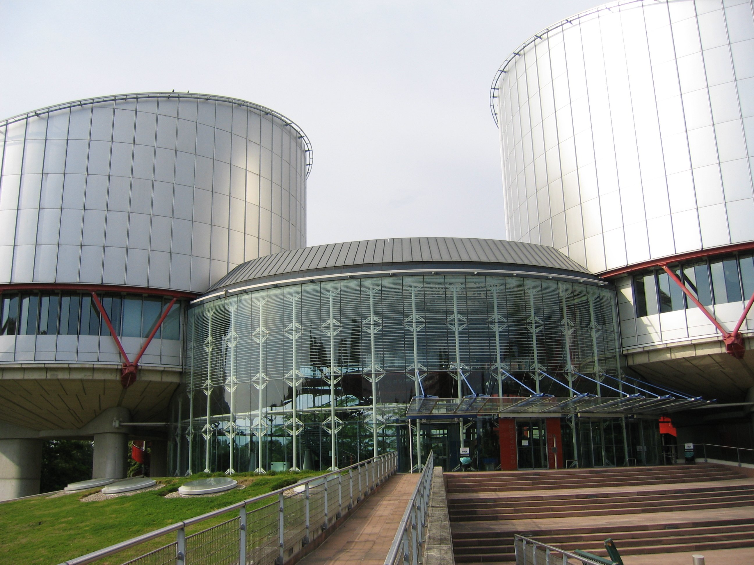 El Tribunal d'Estrasburg respon en català les denúncies dels líders de l'1-O