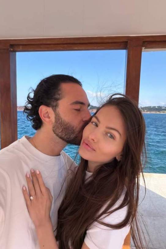 Thylane Blondeau, feliç i orgullosa amb el seu anell de promesa i la seva parella IG4