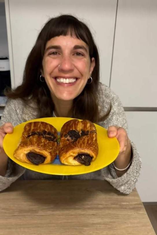 La neus, despertada pel Jair el dia del seu aniversari amb dues napolitanes IG