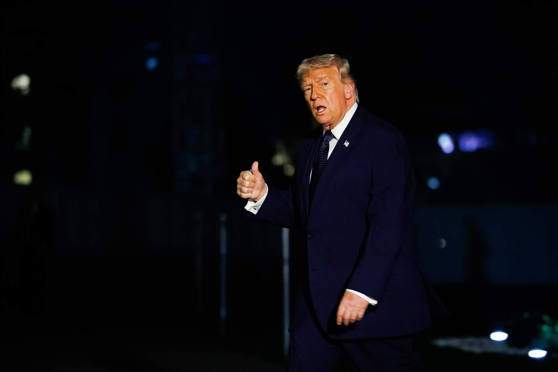 Trump amenaça l'Iran amb atacs "a un nivell mai vist" si posa mines a l'estret d'Ormuz i no les treu