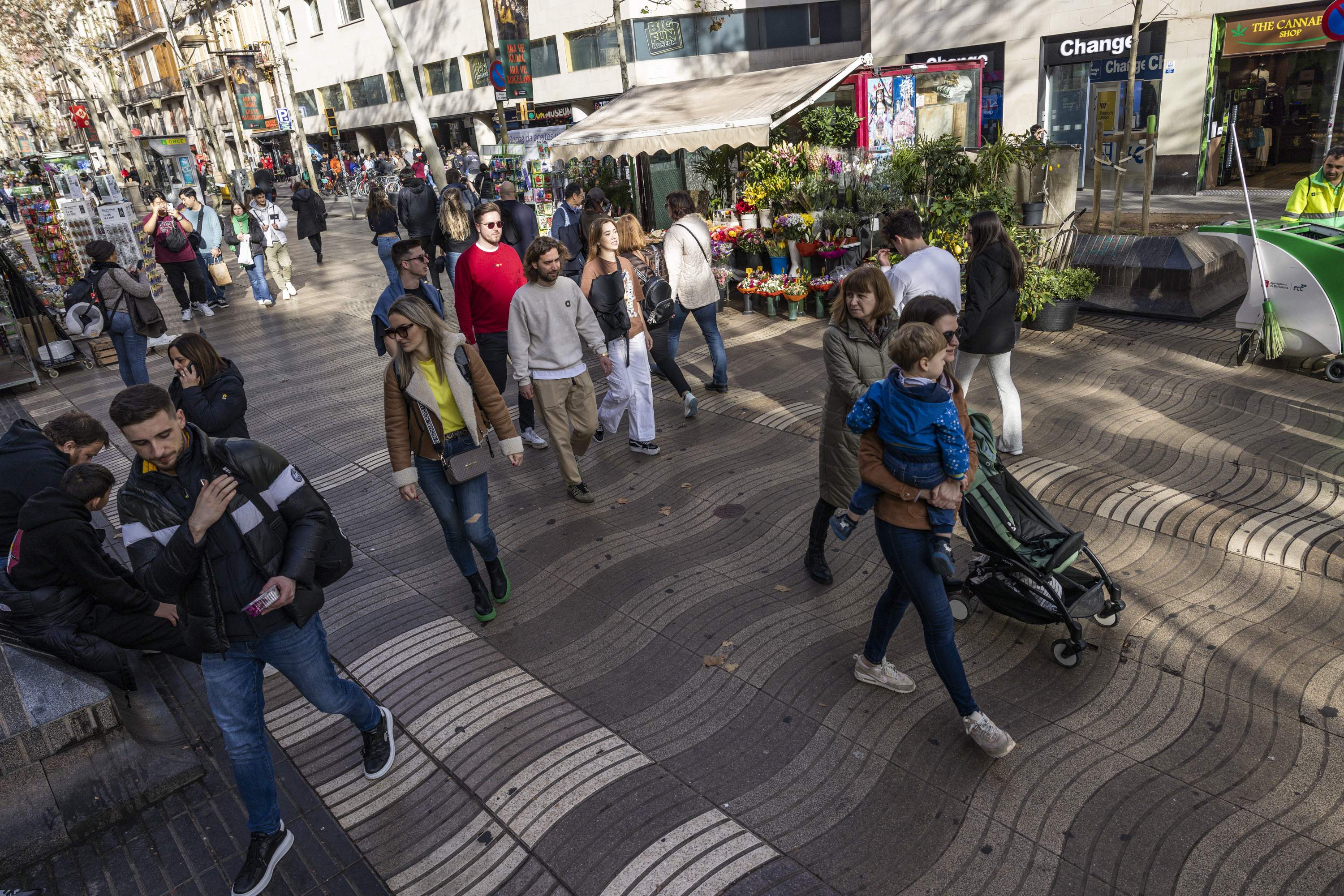 Nova reculada del català a Barcelona: un de cada tres joves no el parla mai