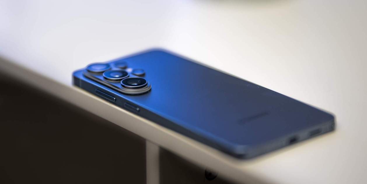 El Samsung Galaxy S26 Ultra ha cambiado su diseñ y ahora es más cómodo | Imagen: Difoosion