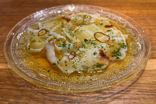 Calamar allipebre del restaurante Dos Pebrots. / Foto: Rosa Molinero Trias