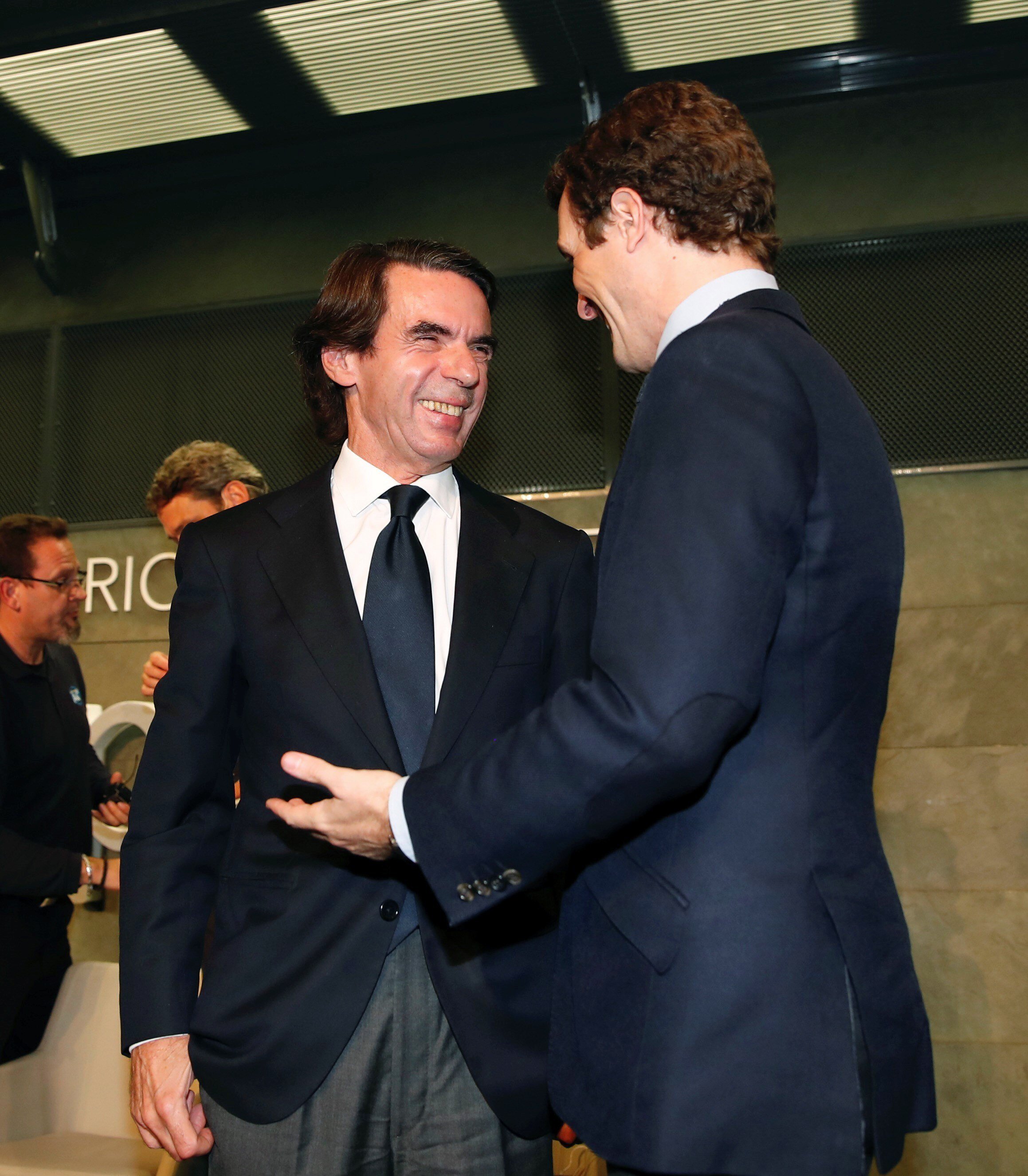 Aznar, de bracet amb Casado: "El govern d'Espanya està condicionat per colpistes"