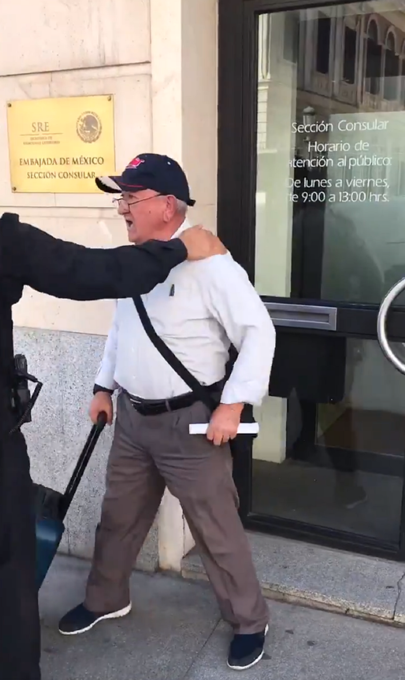 Vídeo: Un hombre insulta a Rufián por las calles de Madrid