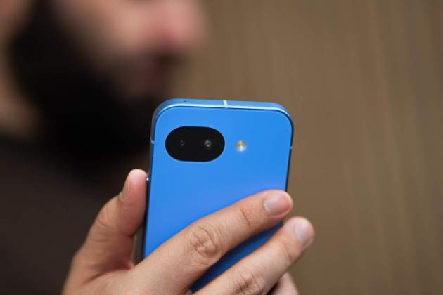 A pesar de tener un chip "antiguo", el rendimiento del Google Pixel 10a es bueno