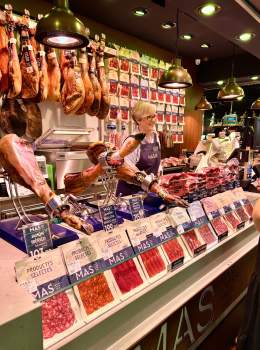 Una de las tres paradas que la cadena MAS tiene en el mercado de la Boqueria. Una de las tres paradas que la cadena MAS tiene en el mercado de la Boqueria.