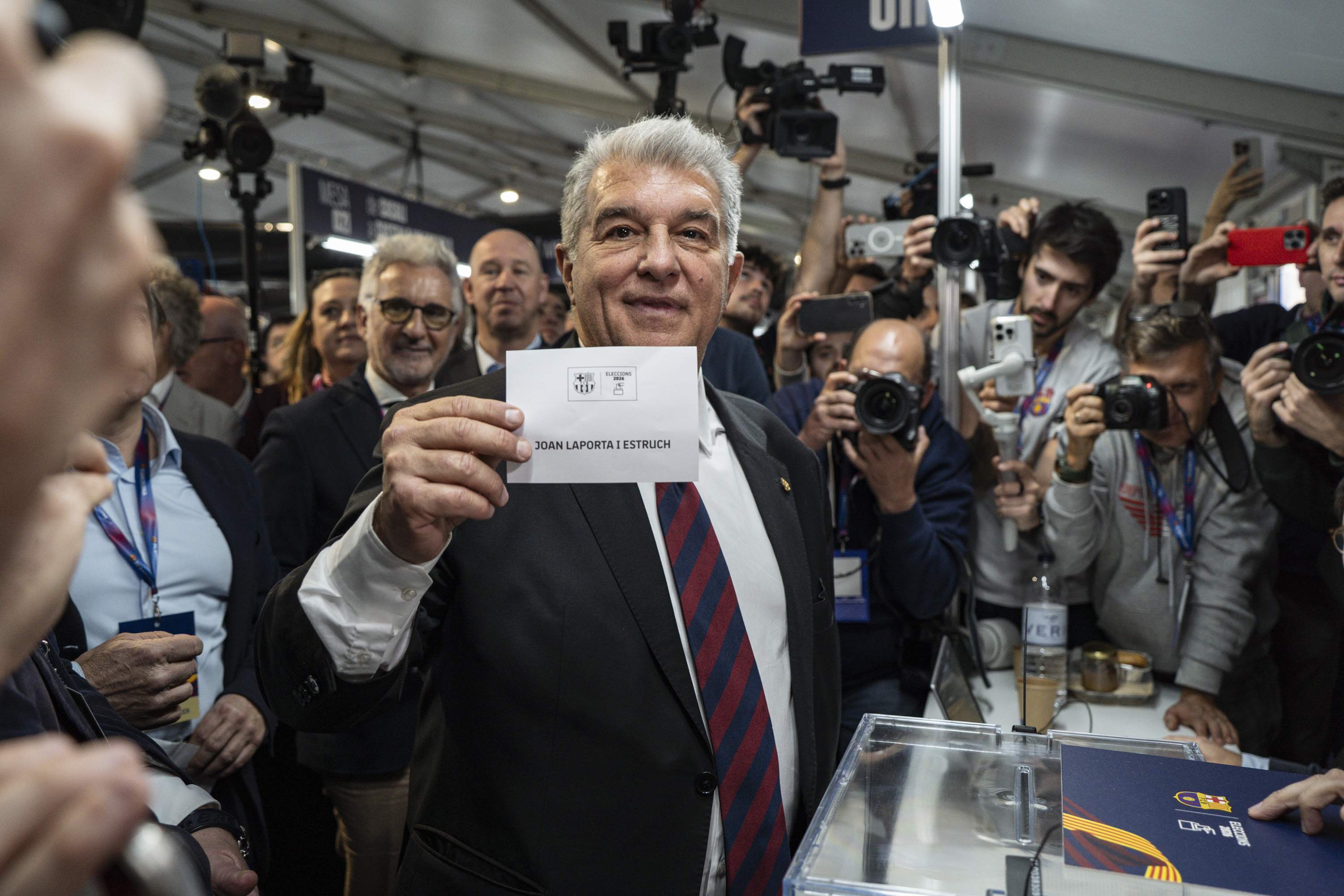 Joan Laporta arrasa Víctor Font amb el 66,6% dels vots segons el sondeig de 3Cat