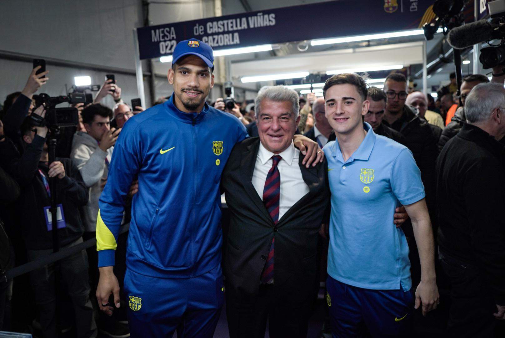 Gran sorpresa de Joan Laporta a la plantilla del Barça antes de recibir al Newcastle