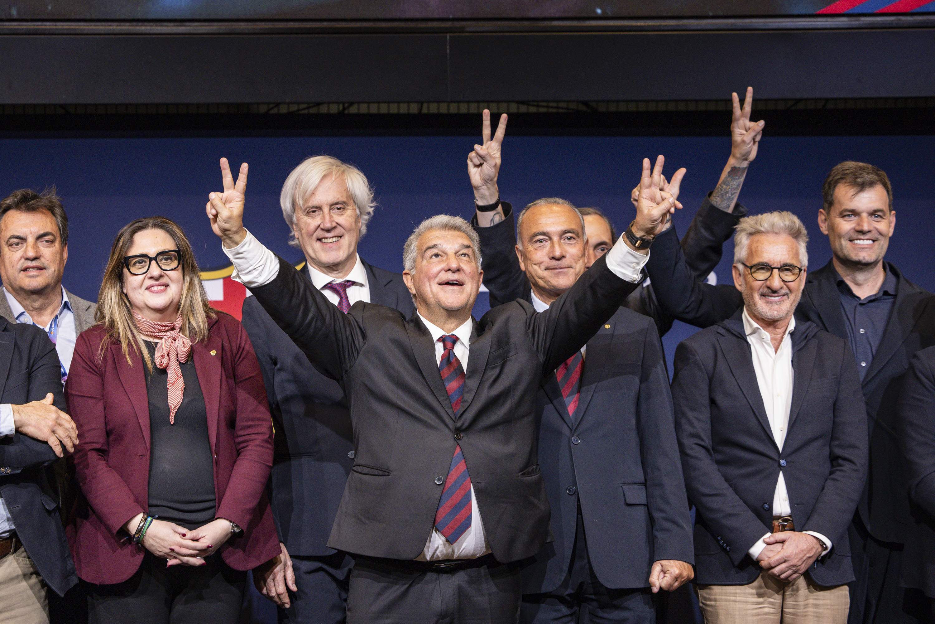 Joan Laporta barre a Víctor Font con un 68,18% de los votos y será presidente del Barça hasta el 2031