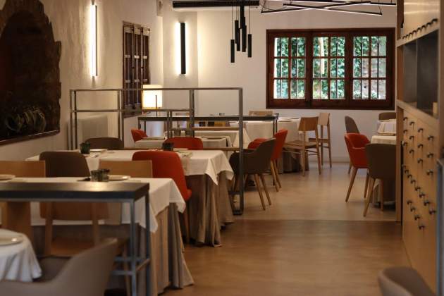 Interior del restaurant Cal Carter. / Foto: Jordi Àvila