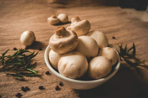 Cocinar champiñones / Foto: Unsplash