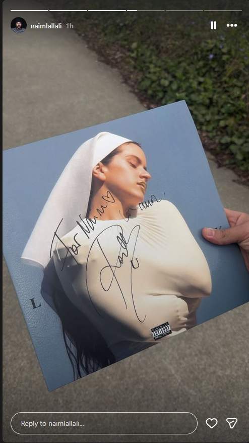 Rosalía atiende a los fans y firma sus vinilos horas antes de su primer concierto en Lyon / Instagram