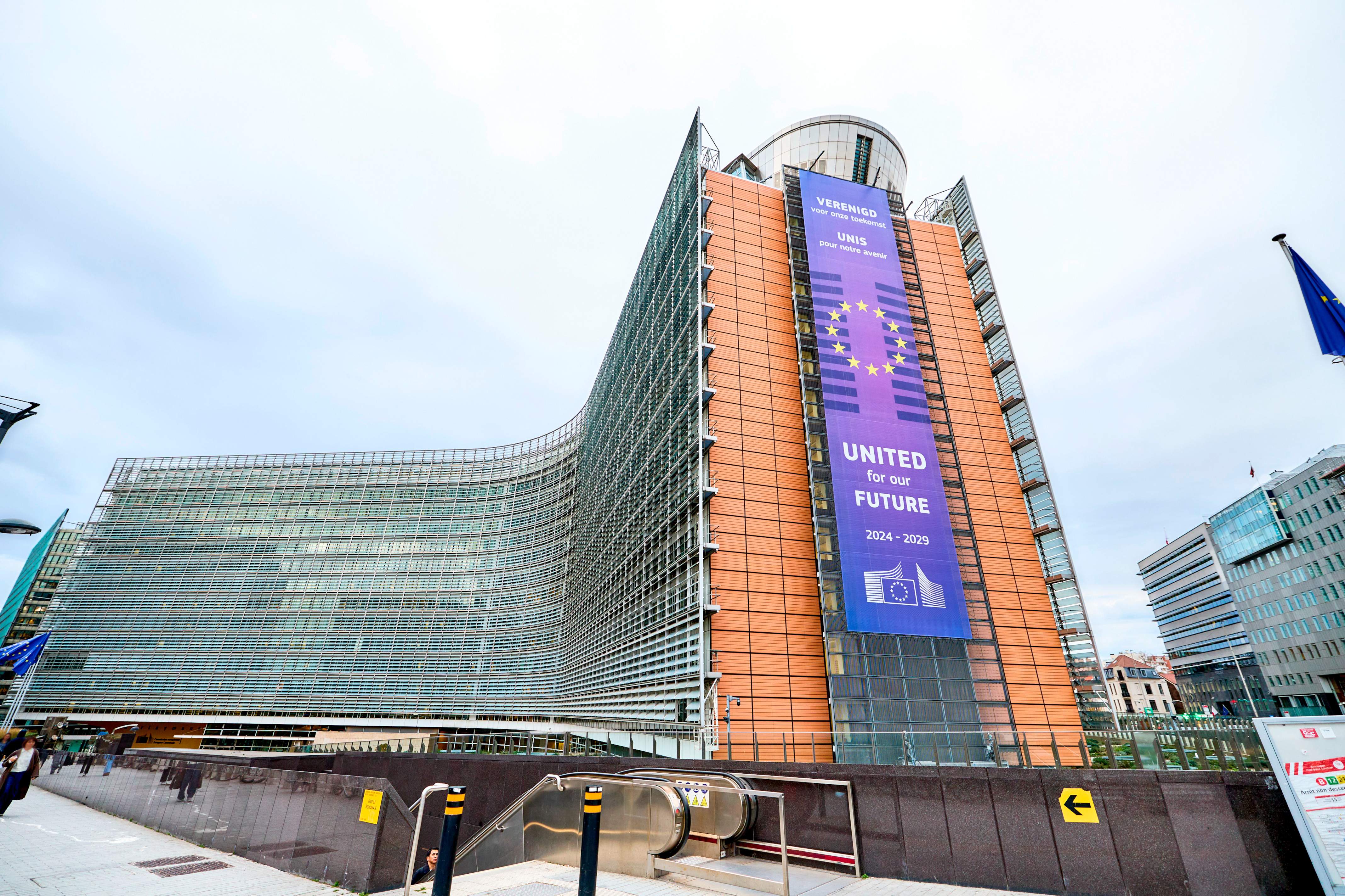 Brussel·les impulsa la nova regulació del tabac malgrat el veto dels seus propis auditors
