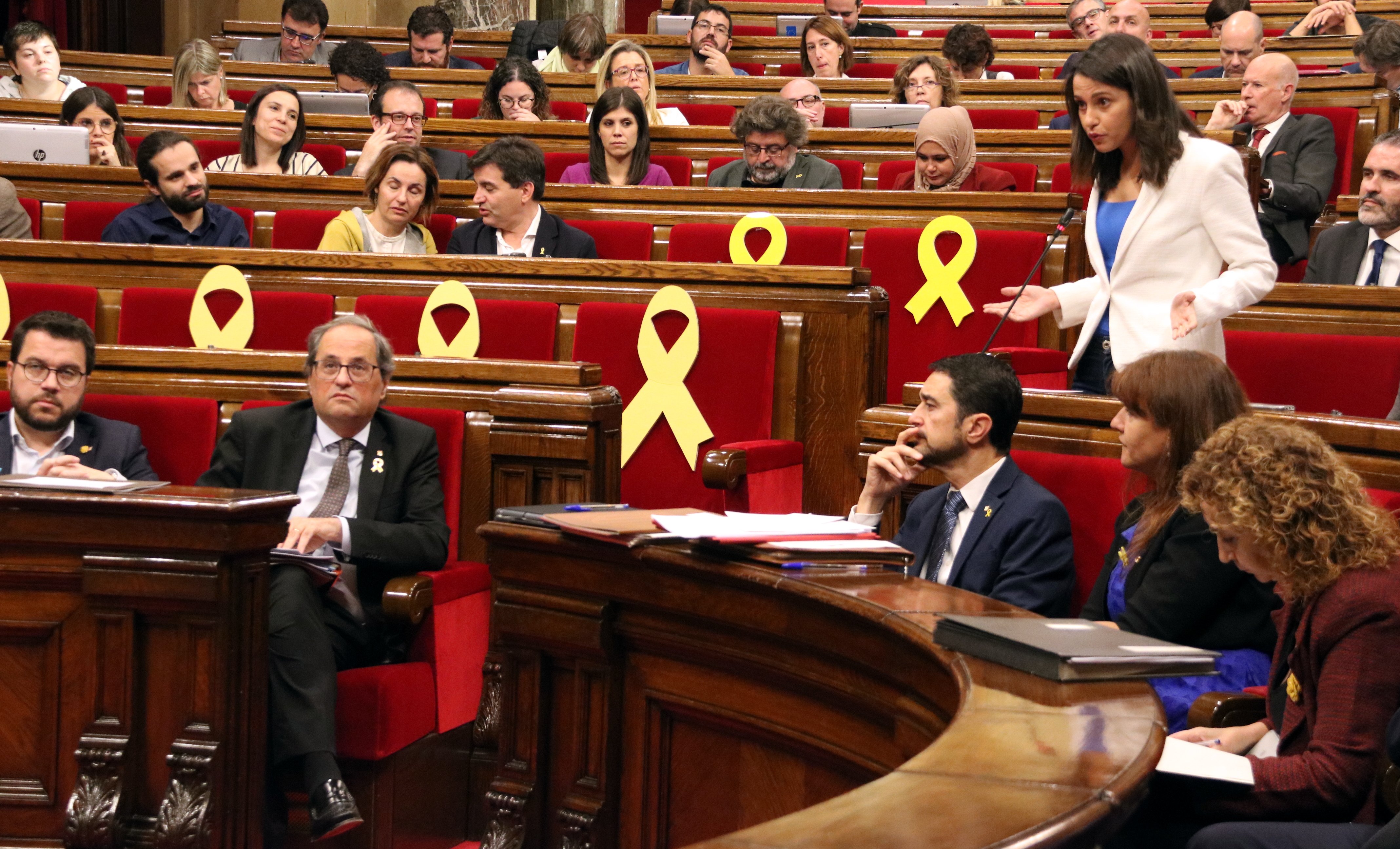 JxCat reivindica el #JoAcuso a cada intervenció al Parlament