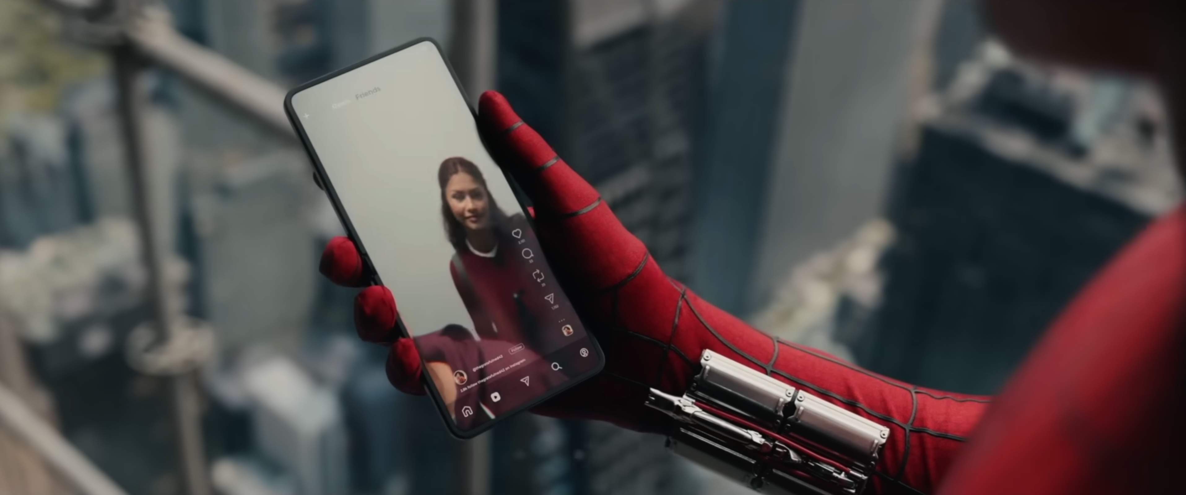Spider-Man ha cambiado de smartphone en Brand New Day, ahora tiene este modelo plegable de Samsung
