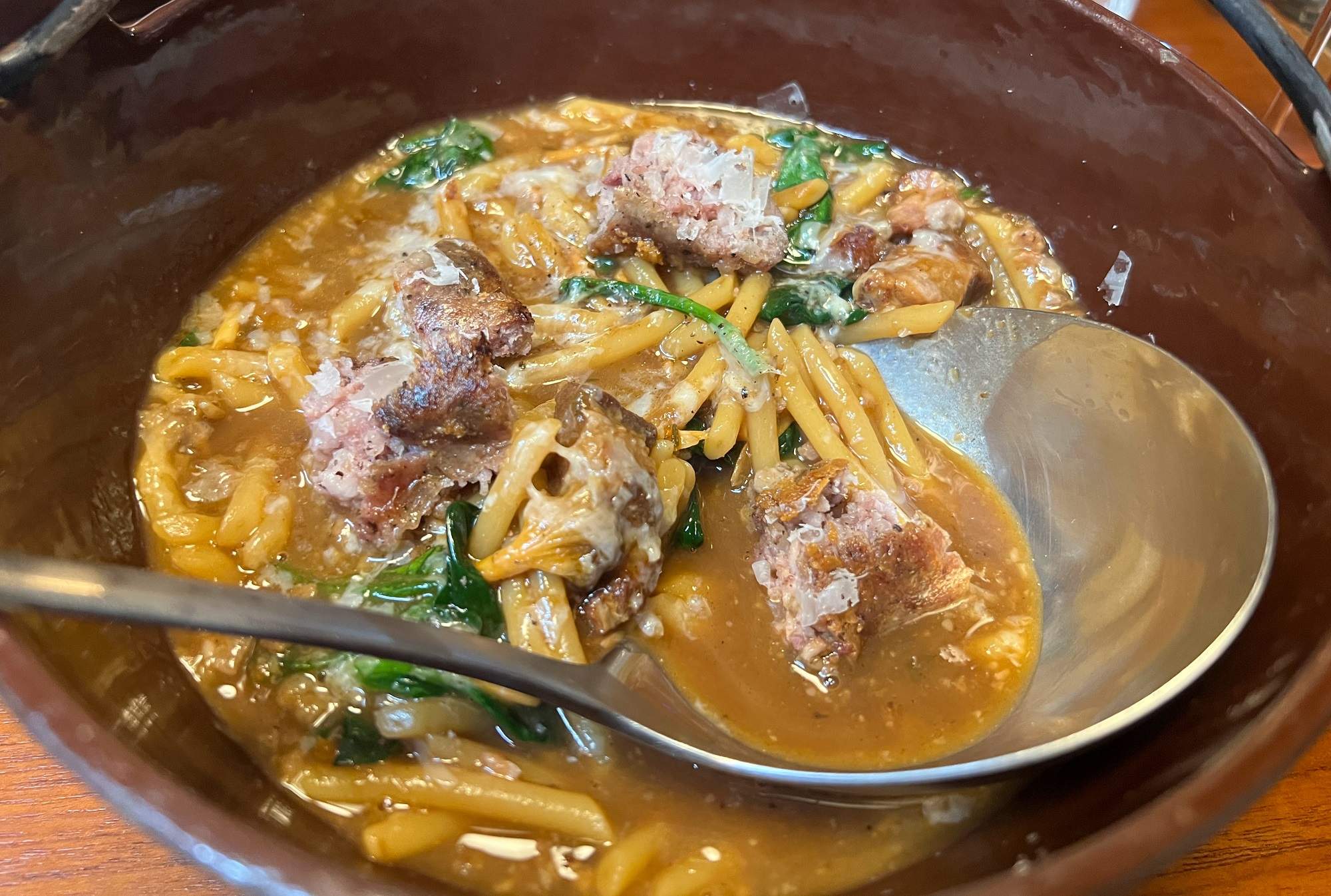 Fideus a la cassola amb costella i pecorino del restaurant Almarge Foto Rosa Molinero Trias