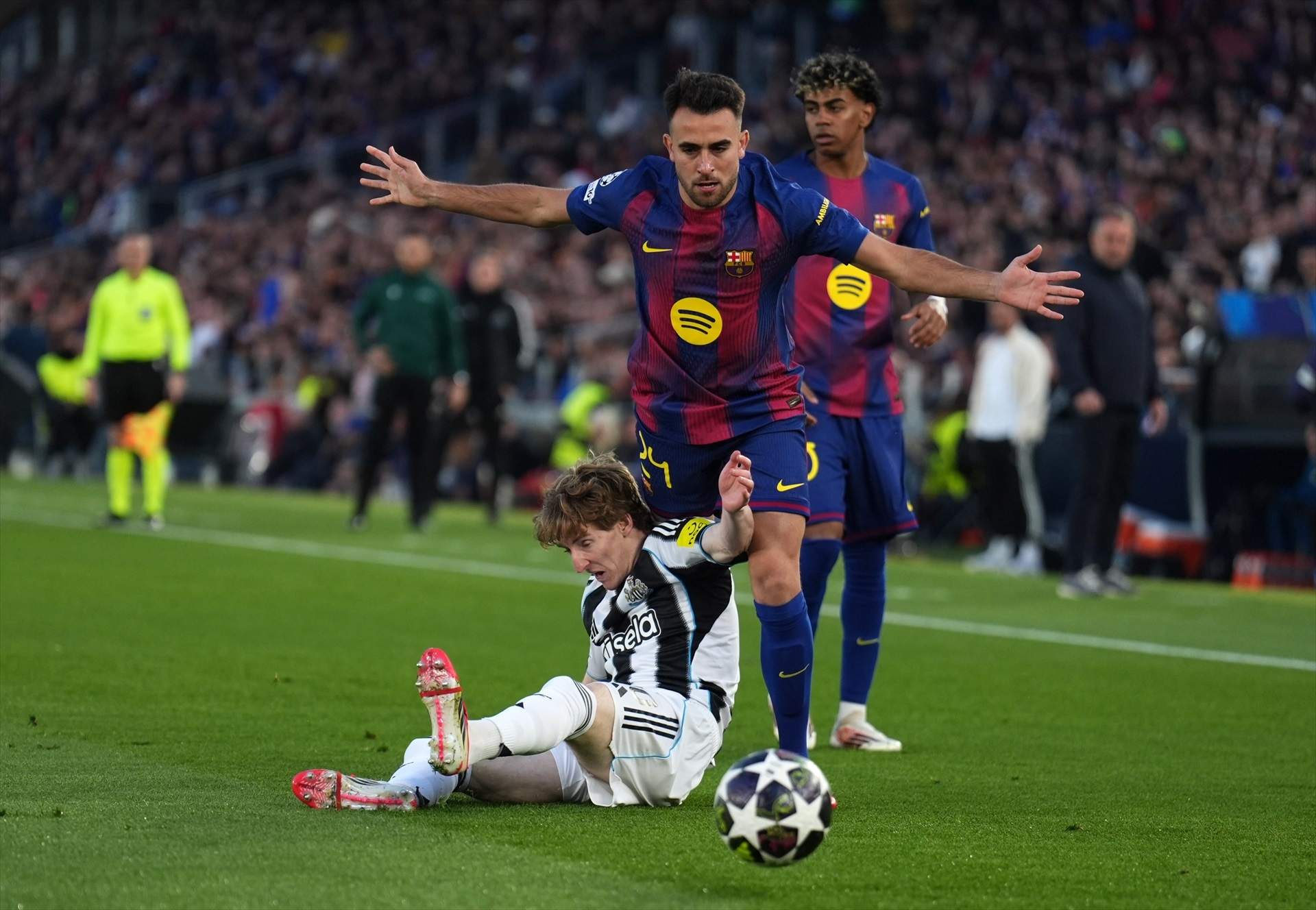 Eric Garcia, uno de los grandes afectados, no tiene nivel Barça, por momentos juegan con uno menos