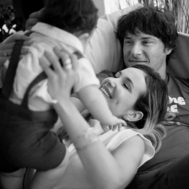 Jordi Cruz con su hijo Noah y su mujer Rebecca Lima Instagram