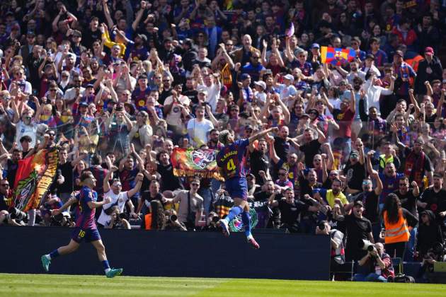 El Barça celebra un gol contra el Rayo Vallecano / Foto: EFE