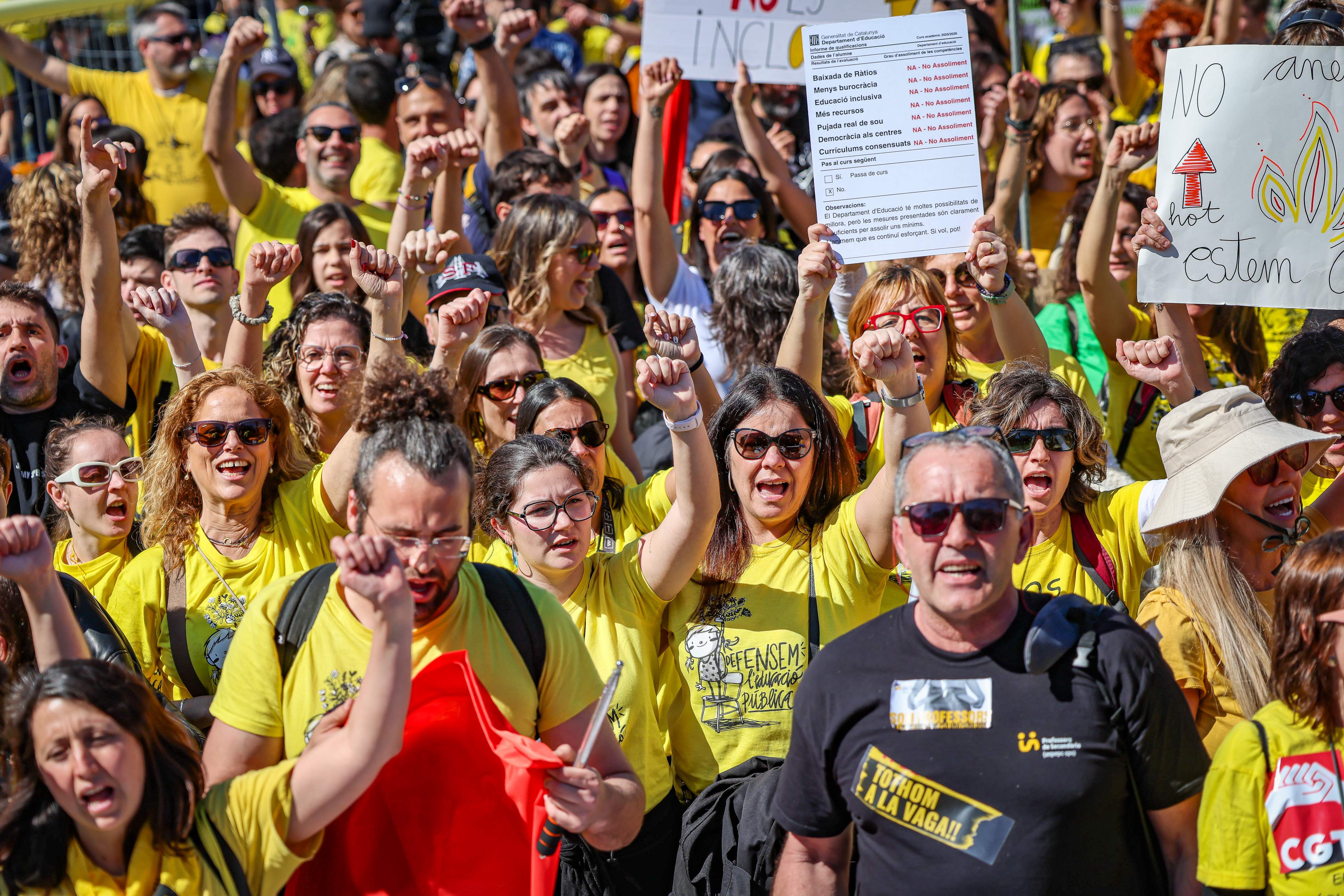 Los sindicatos de la educación avisan a Illa que la respuesta a la huelga "no puede limitarse al silencio"